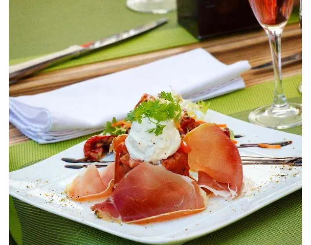 Hotel Pont De Senard 3*